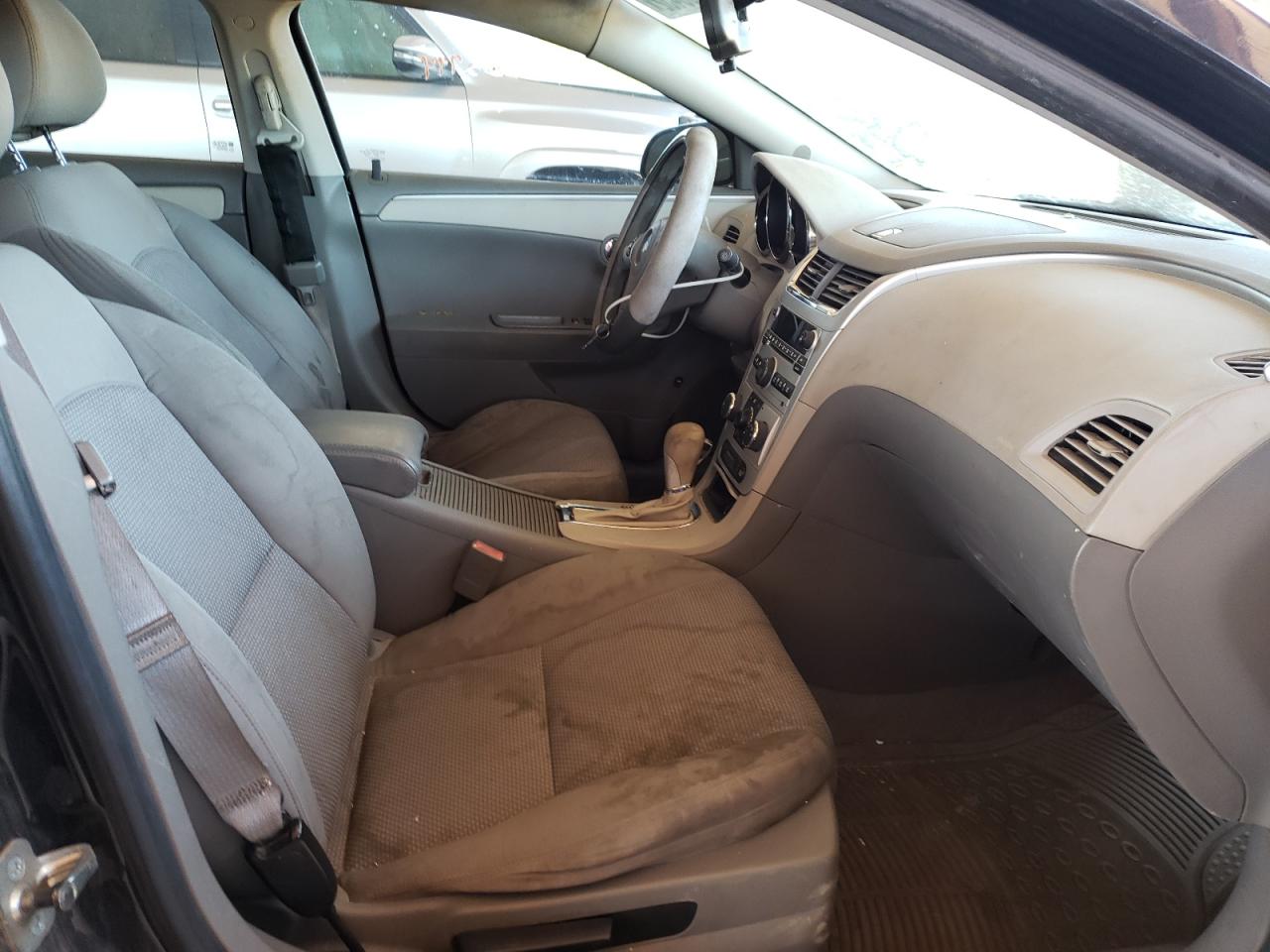 Photo 5 from auction – 2011 CHEVROLET MALIBU LS with VIN 1G1ZB5E1XBF324047