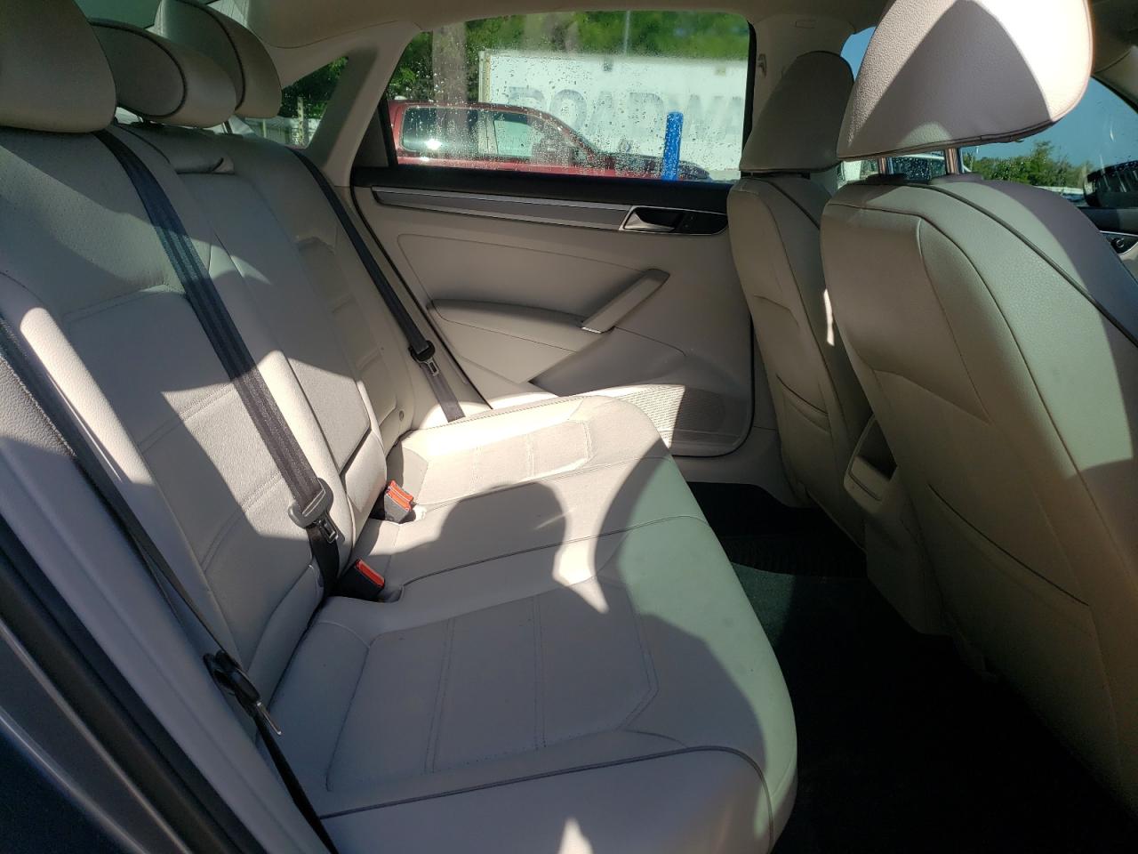 Photo 6 from auction – 2016 VOLKSWAGEN PASSAT S with VIN 1VWAS7A39GC063961
