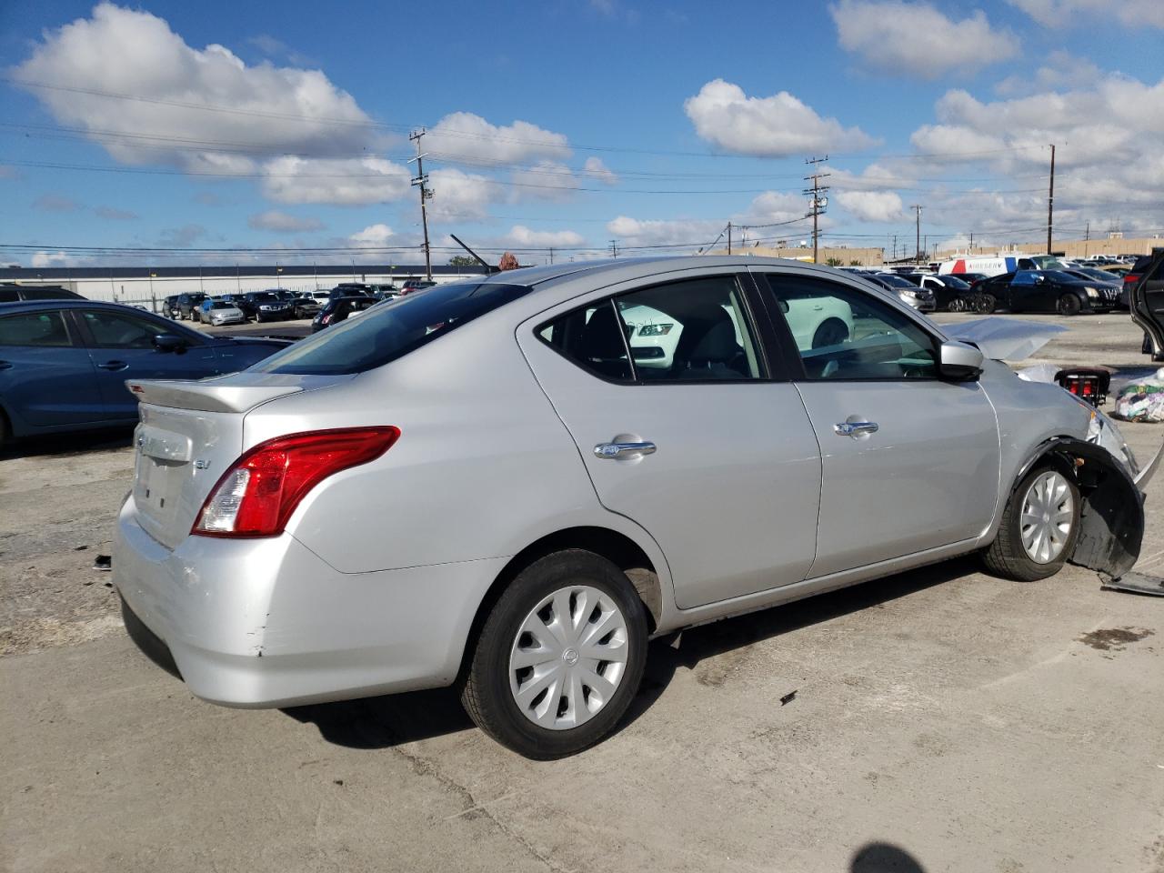 Photo 4 from auction – 2019 NISSAN VERSA S with VIN 3N1CN7AP3KL822710