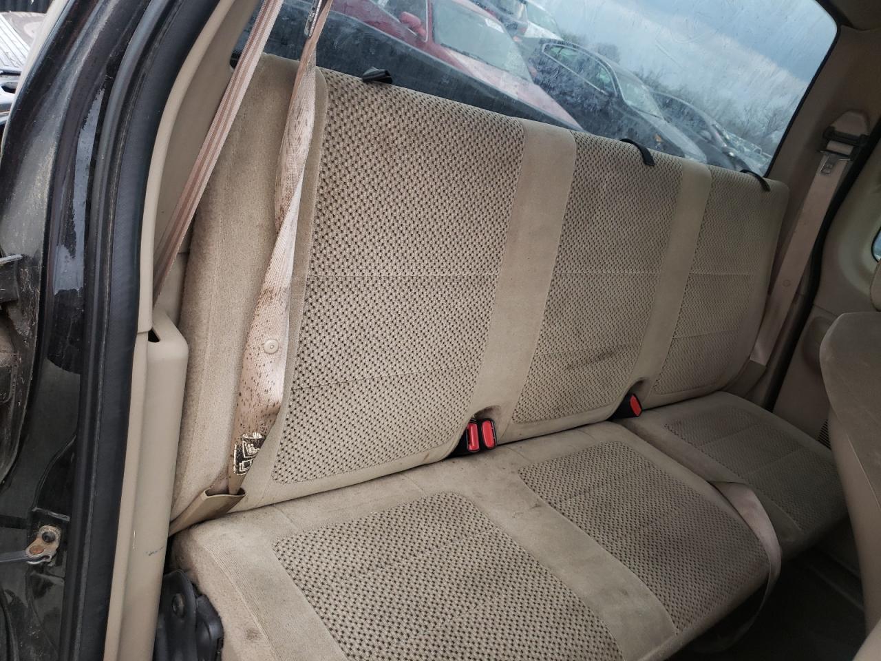 Photo 6 from auction – 2002 FORD F150 with VIN 1FTRX18L72NA76957