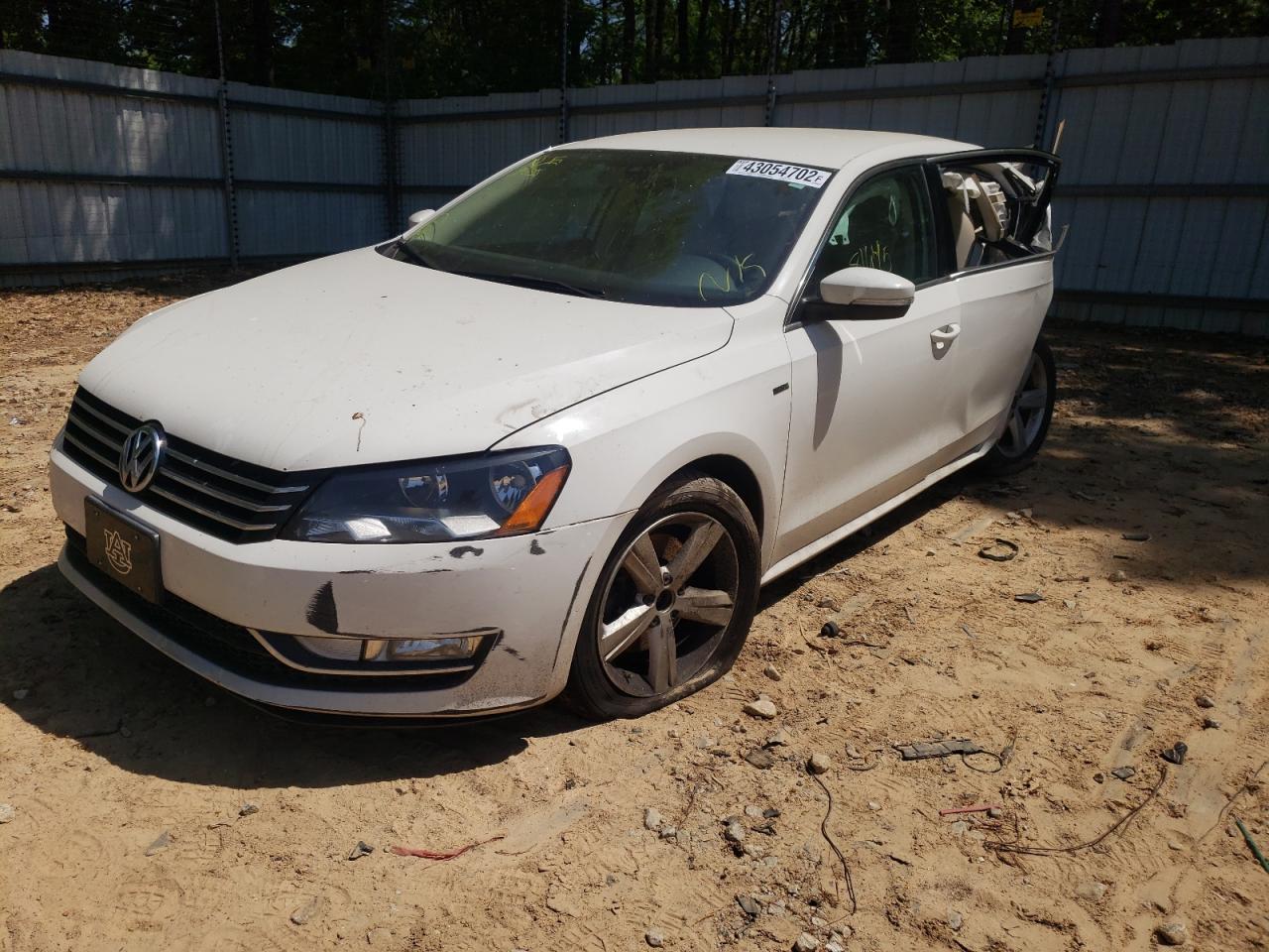Photo 2 from auction – 2015 VOLKSWAGEN PASSAT S with VIN 1VWAT7A32FC092813
