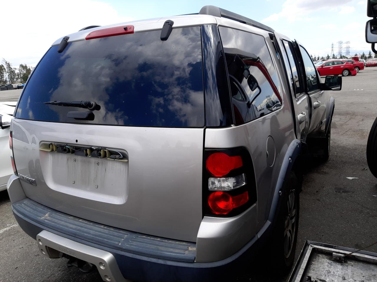 Photo 4 from auction – 2007 FORD EXPLORER X with VIN 1FMEU63E07UA36659