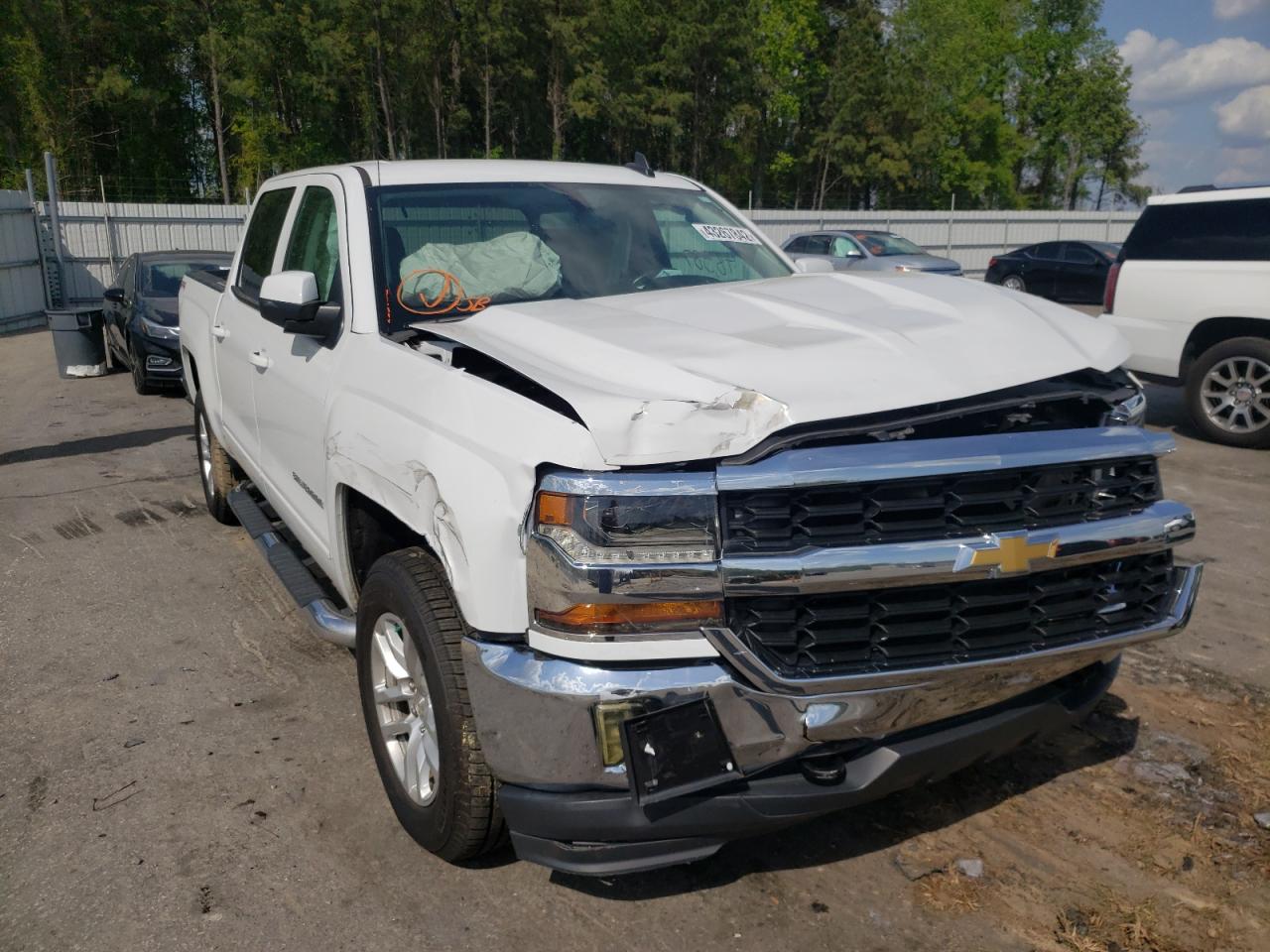 CHEVROLET SILVERADO 2016 with VIN 3GCUKRECXGG298369 - Photo from auction