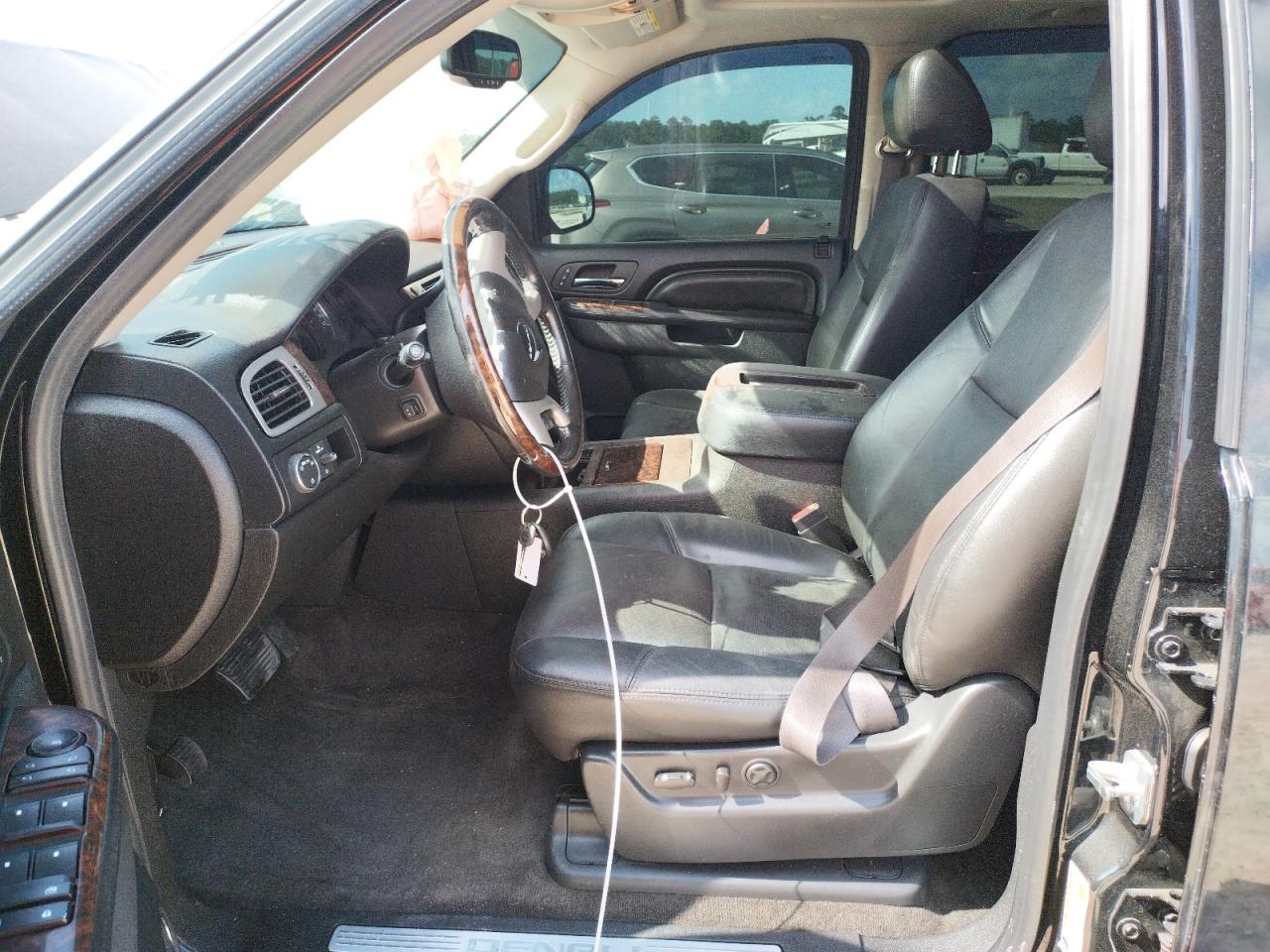 Photo 5 from auction – 2013 GMC YUKON XL D with VIN 1GKS2MEF0DR253283