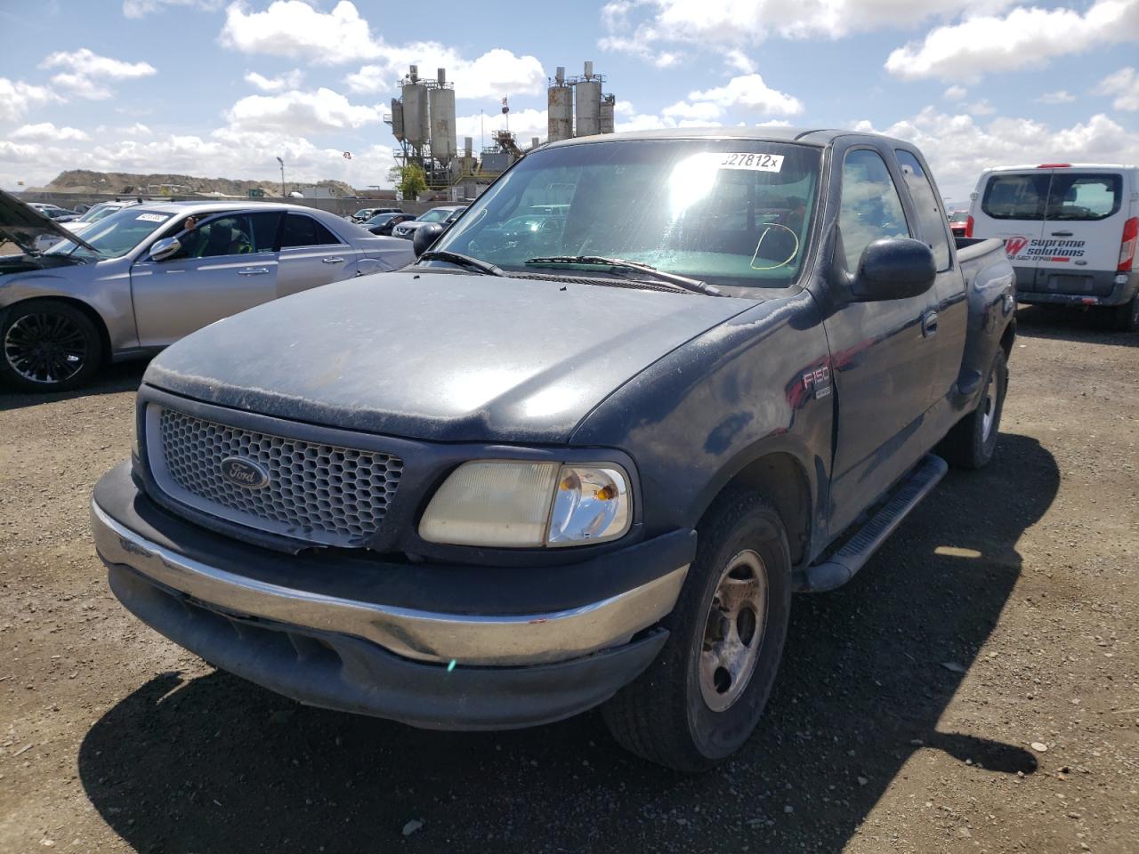 Photo 2 from auction – 1999 FORD F150 with VIN 1FTRX07W4XKB73936
