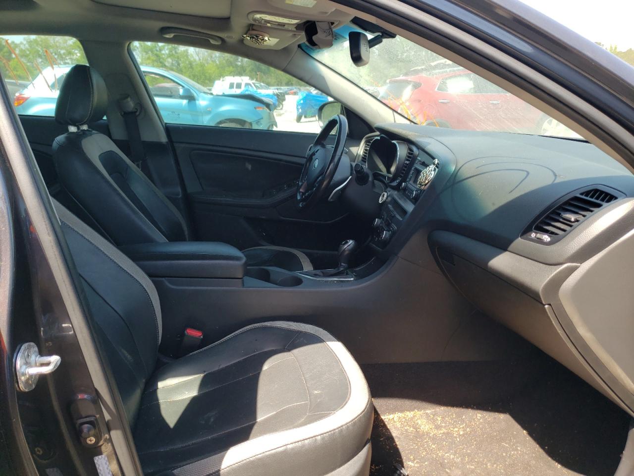 Photo 5 from auction – 2011 KIA OPTIMA SX with VIN KNAGR4A65B5126985
