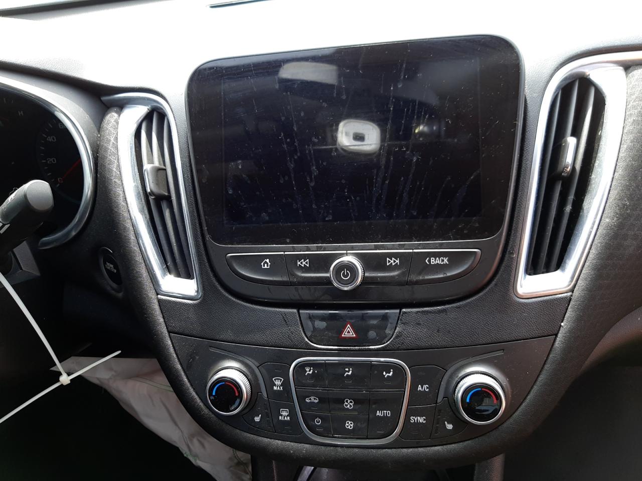 Photo 9 from auction – 2019 CHEVROLET MALIBU LT with VIN 1G1ZD5ST2KF111481