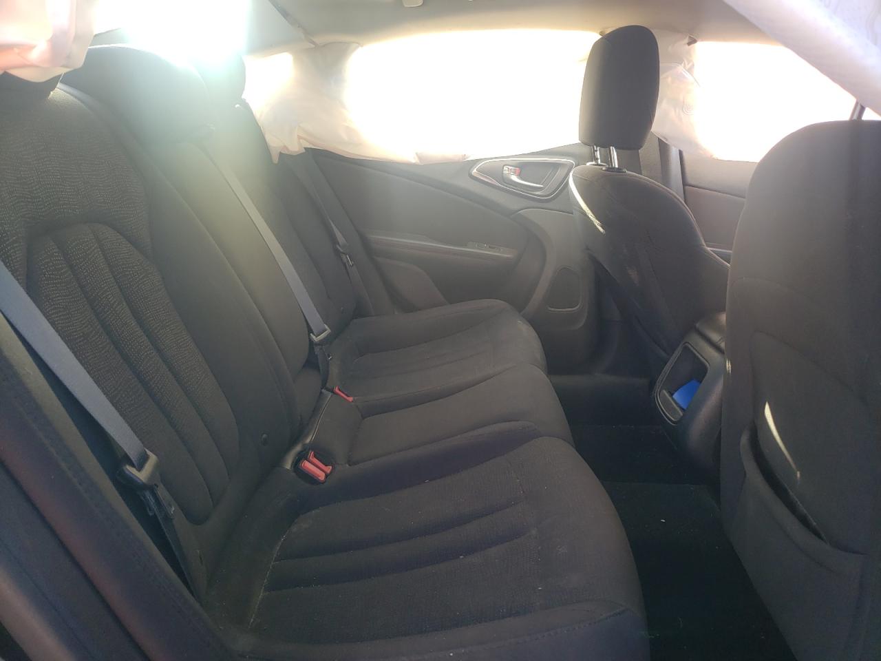 Photo 6 from auction – 2015 CHRYSLER 200 LIMITE with VIN 1C3CCCAB8FN553128