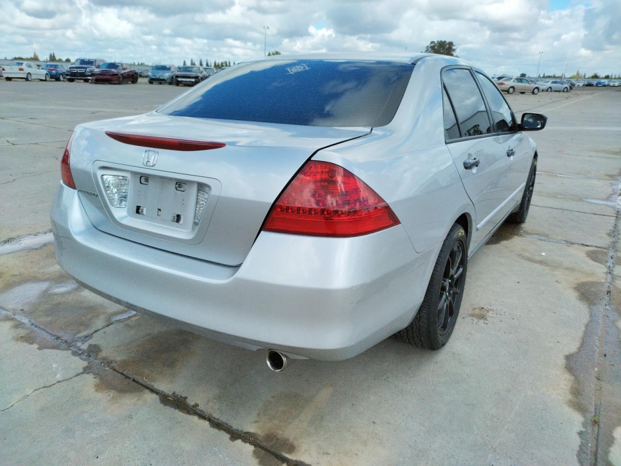 Photo 4 from auction – 2007 HONDA ACCORD VAL with VIN JHMCM56147C009936