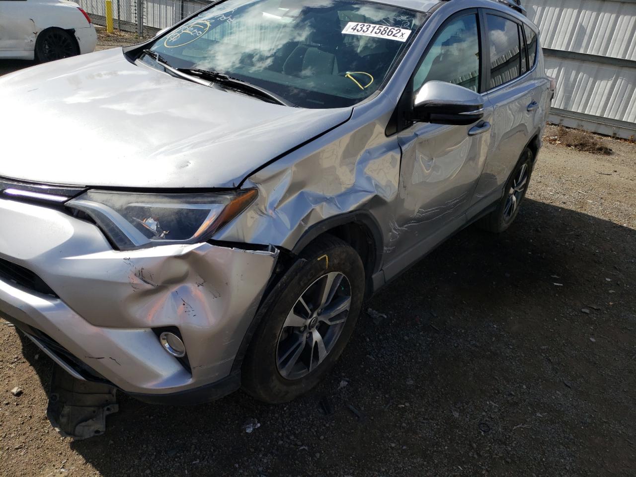 Photo 9 from auction – 2017 TOYOTA RAV4 XLE with VIN 2T3WFREV6HW320822