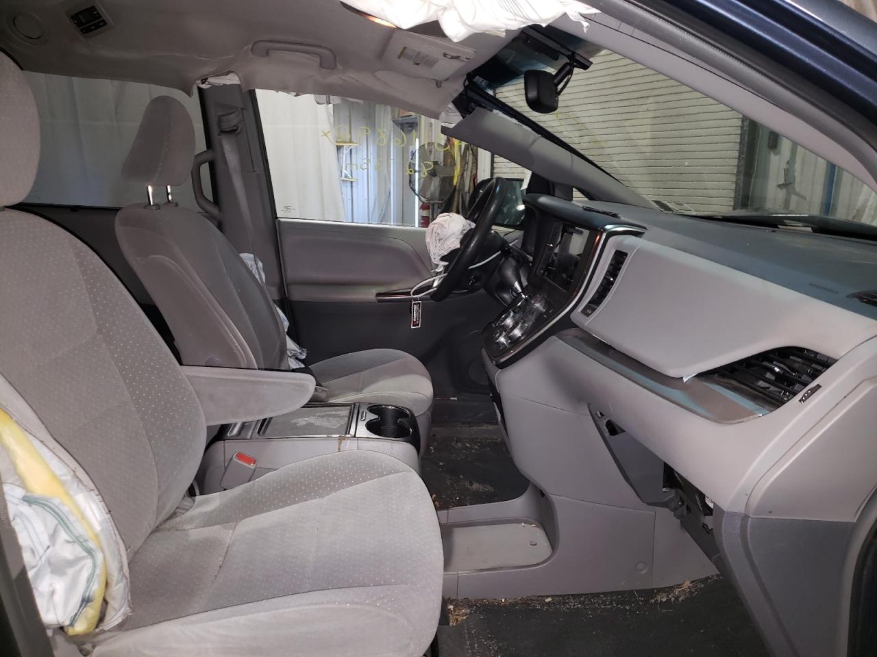 Photo 5 from auction – 2015 TOYOTA SIENNA LE with VIN 5TDKK3DC2FS553439