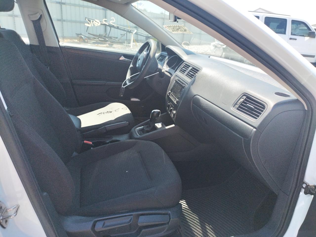 Photo 5 from auction – 2015 VOLKSWAGEN JETTA with VIN 3VW2K7AJ7FM296138