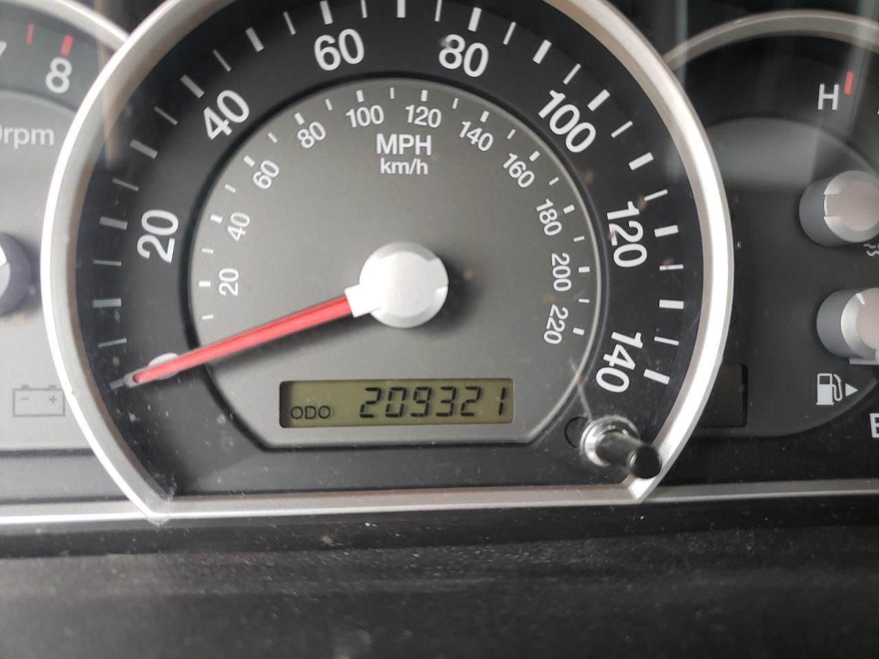 Photo 8 from auction – 2007 KIA SORENTO EX with VIN KNDJC736775690380