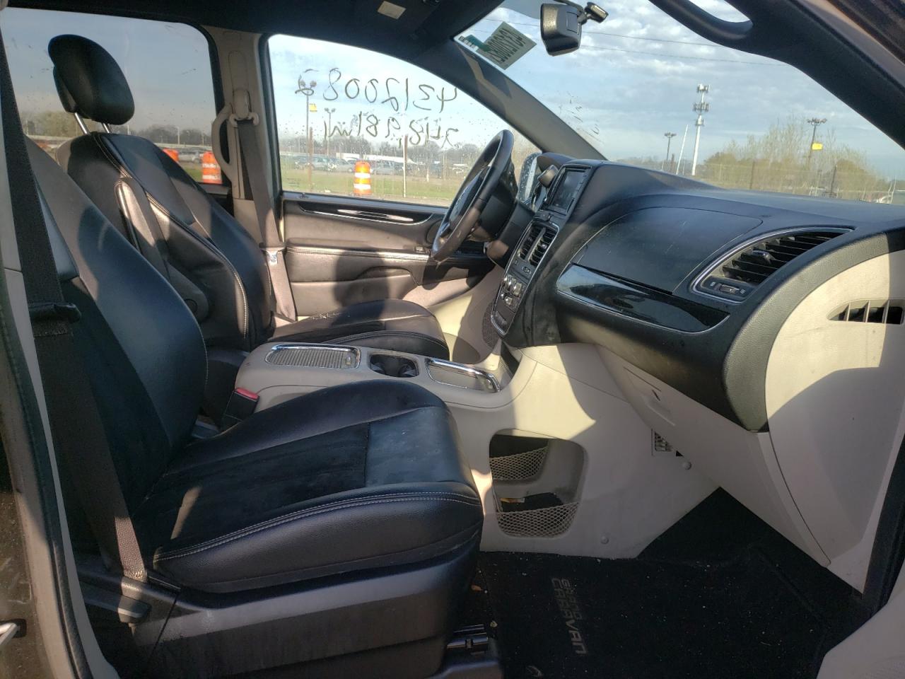 Photo 5 from auction – 2017 DODGE GRAND CARA with VIN 2C4RDGCG6HR677536