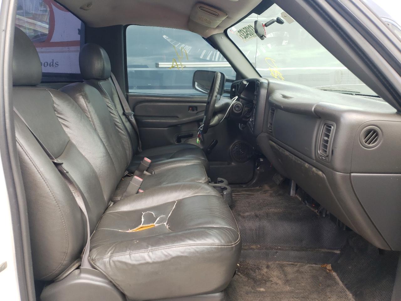 Photo 5 from auction – 2005 CHEVROLET SILVERADO with VIN 1GBHC24U65E254877