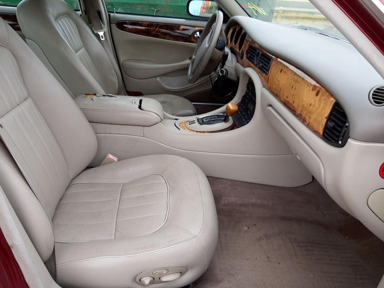 Photo 5 from auction – 1998 JAGUAR XJ8 with VIN SAJHX1249WC818257