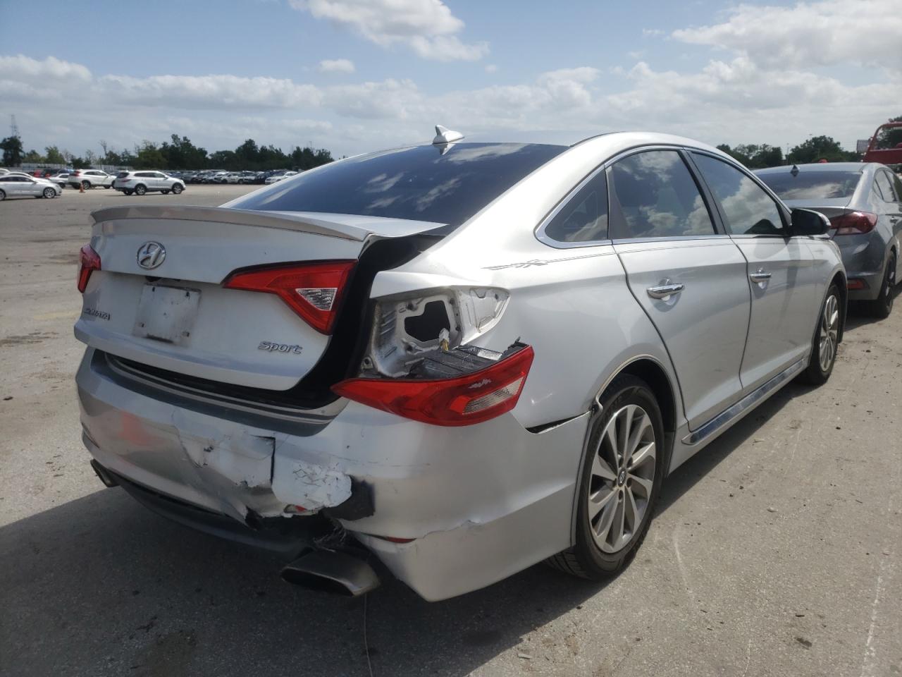 Photo 4 from auction – 2015 HYUNDAI SONATA SPO with VIN 5NPE34AF2FH072398