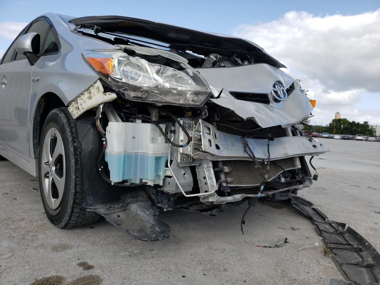 Photo 9 from auction – 2014 TOYOTA PRIUS with VIN JTDKN3DU5E1807057