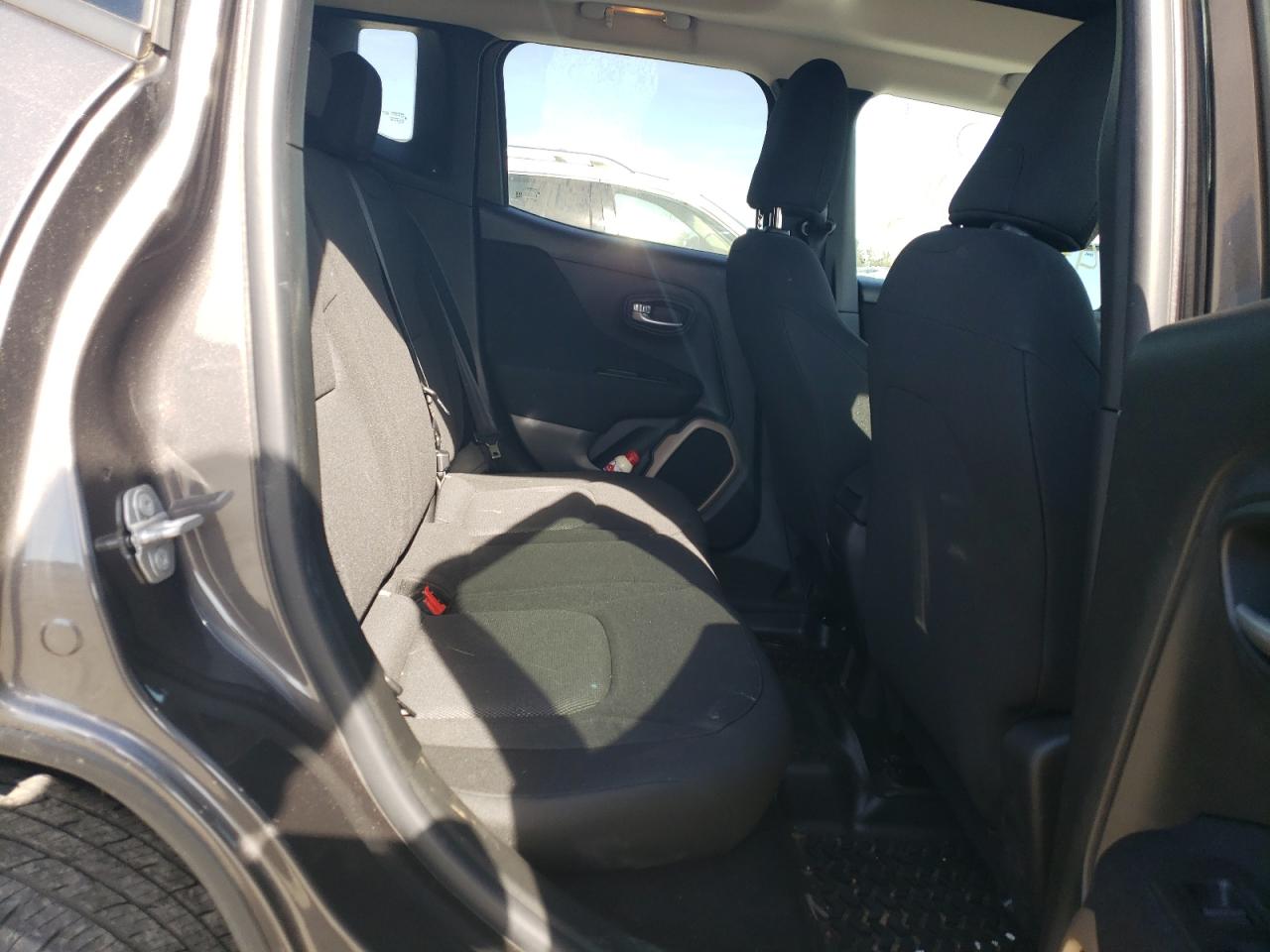 Photo 6 from auction – 2016 JEEP RENEGADE S with VIN ZACCJBAT0GPD50523