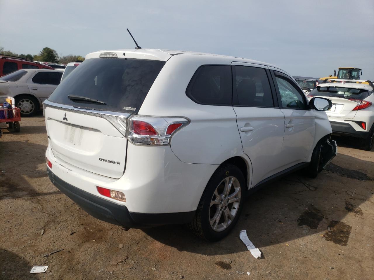 Photo 4 from auction – 2014 MITSUBISHI OUTLANDER with VIN JA4AZ3A30EZ015485