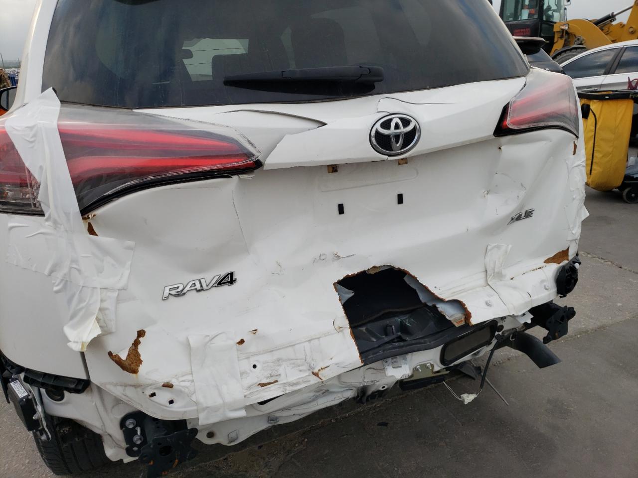 Photo 9 from auction – 2018 TOYOTA RAV4 ADVEN with VIN JTMWFREVXJD122988
