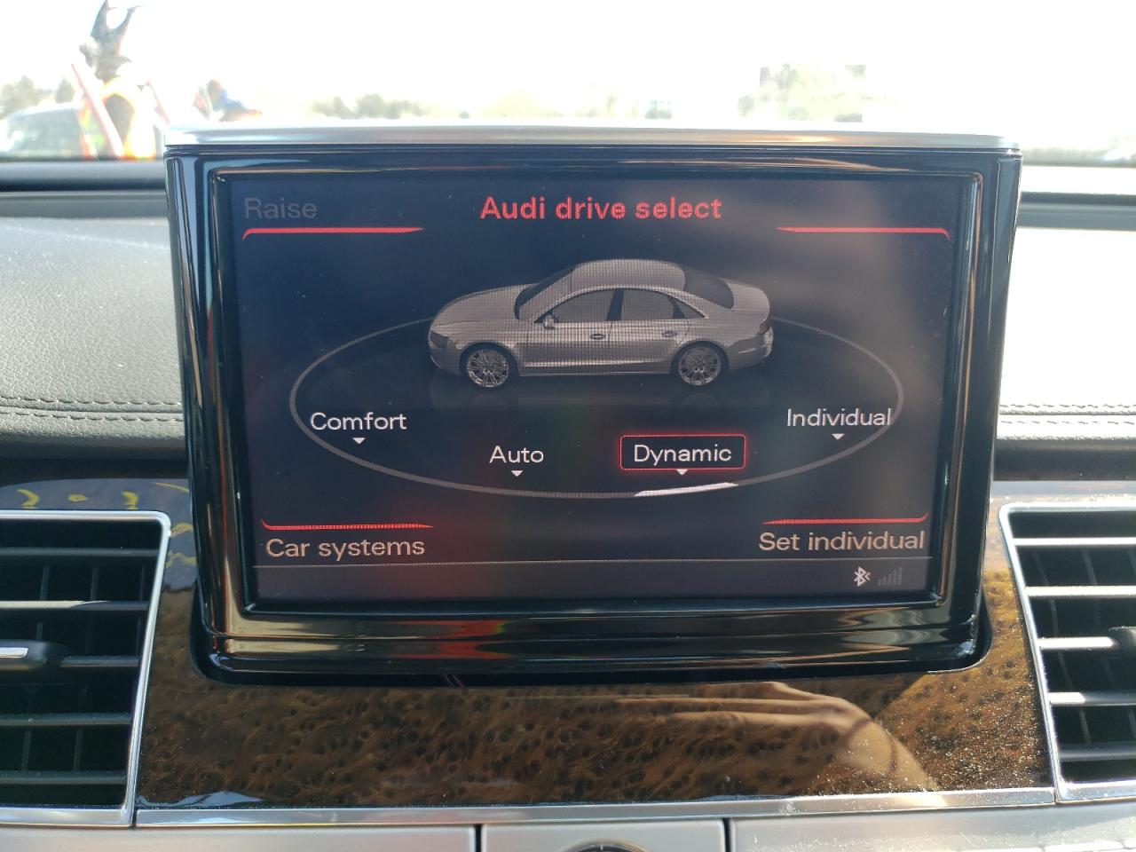 Photo 9 from auction – 2011 AUDI A8 QUATTRO with VIN WAUAVAFD1BN000923