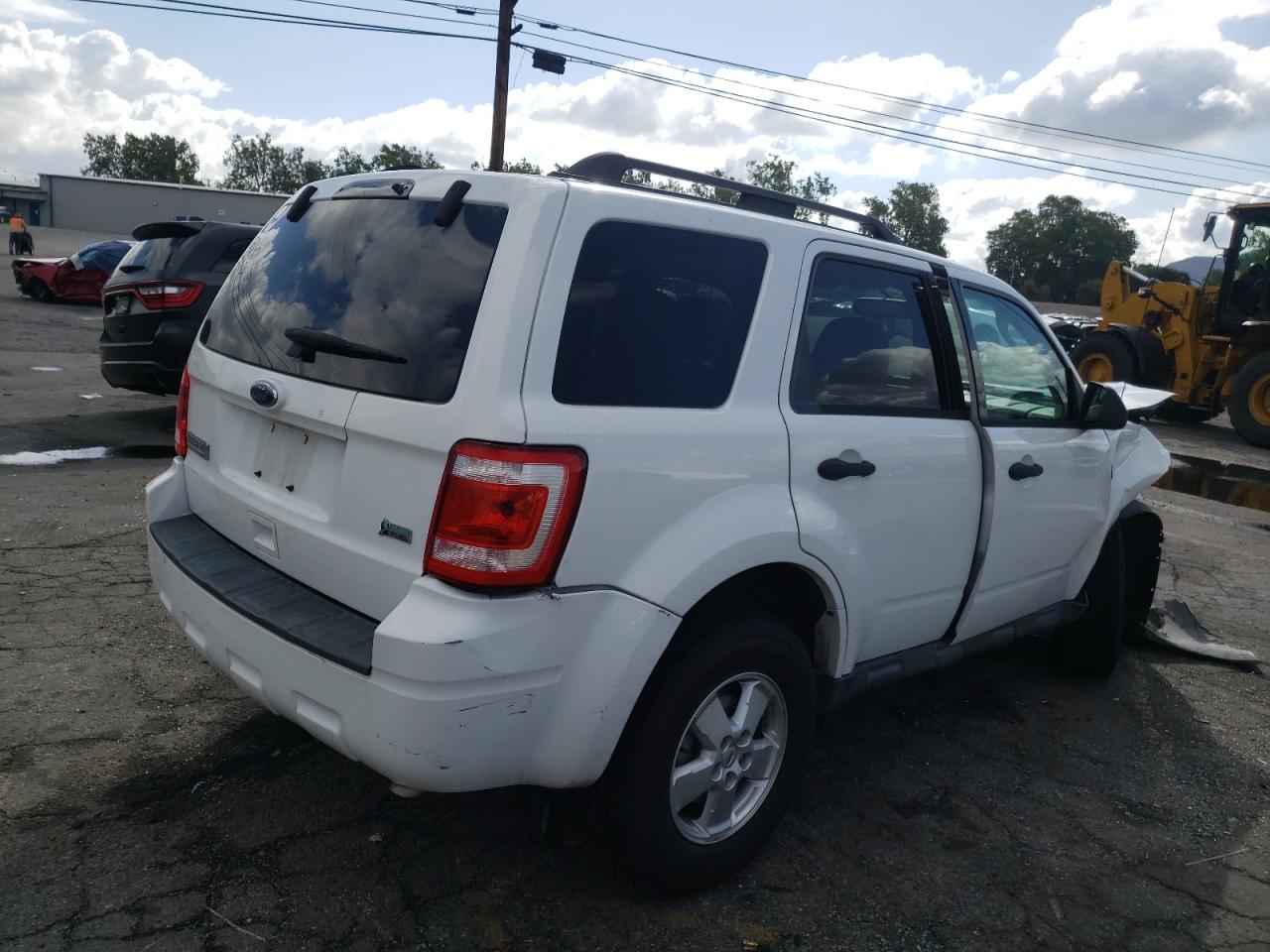 Photo 4 from auction – 2011 FORD ESCAPE XLT with VIN 1FMCU0DG8BKA15289