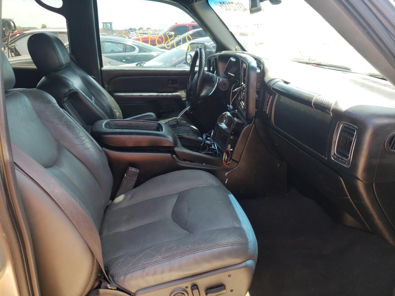 Photo 5 from auction – 2004 CHEVROLET AVALANCHE with VIN 3GNEK12T44G292869