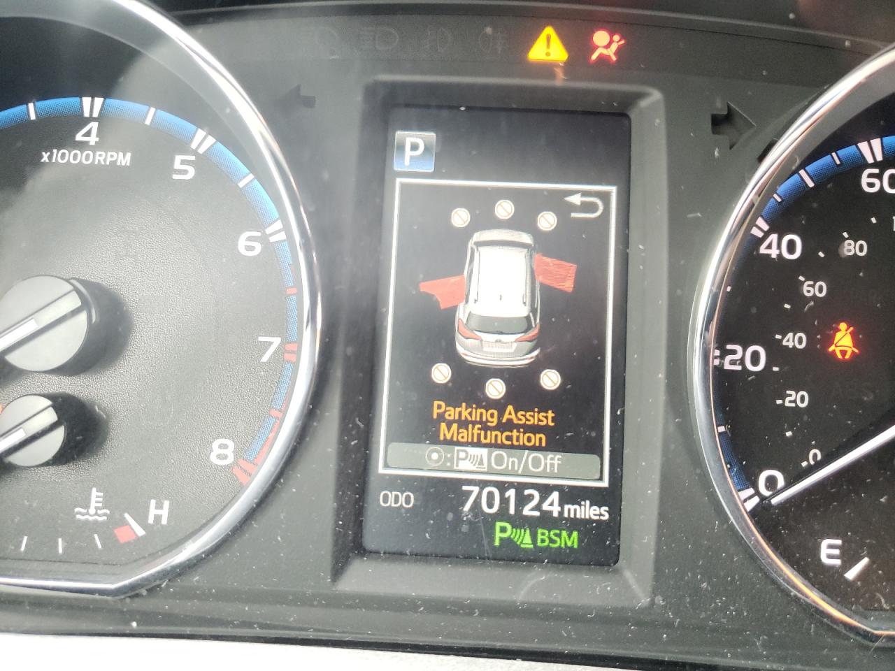 Photo 8 from auction – 2017 TOYOTA RAV4 LIMIT with VIN 2T3DFREV8HW658844