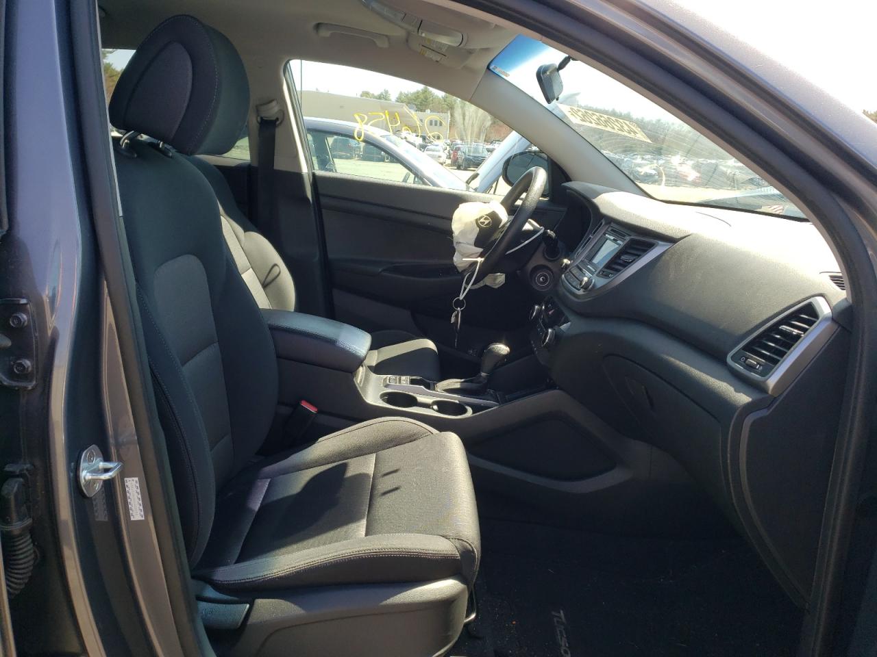 Photo 5 from auction – 2017 HYUNDAI TUCSON LIM with VIN KM8J3CA40HU408058