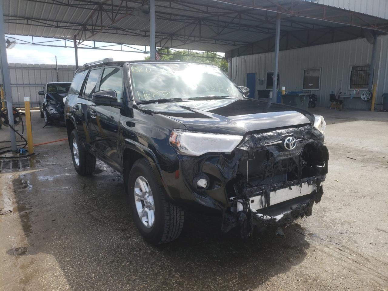 TOYOTA 4RUNNER SR 2022 with VIN JTEEU5JR2N5263343 - Photo from auction