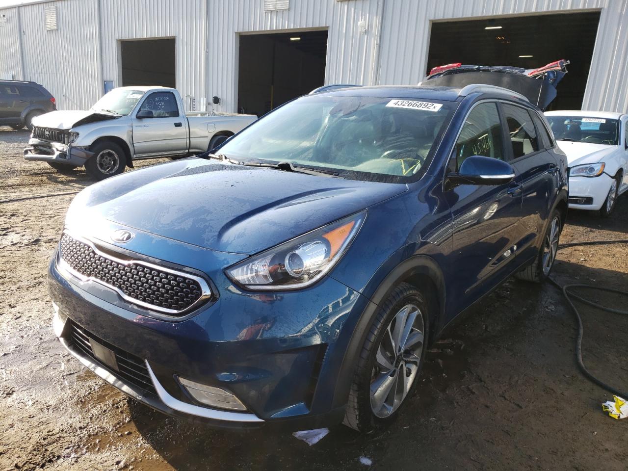 Photo 2 from auction – 2018 KIA NIRO TOURI with VIN KNDCE3LC3J5186238
