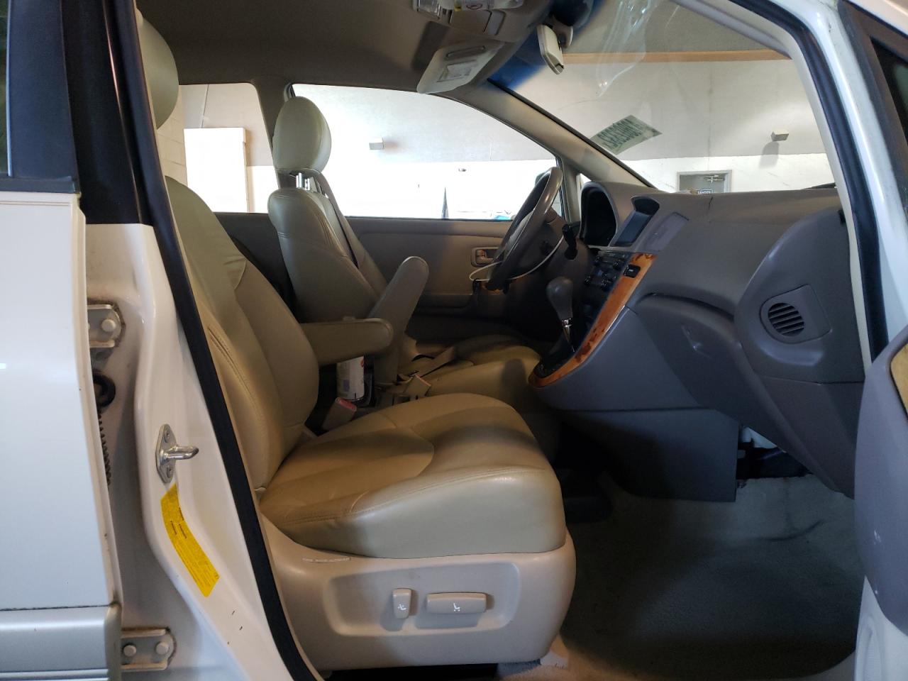 Photo 5 from auction – 1999 LEXUS RX 300 with VIN JT6GF10U6X0037528
