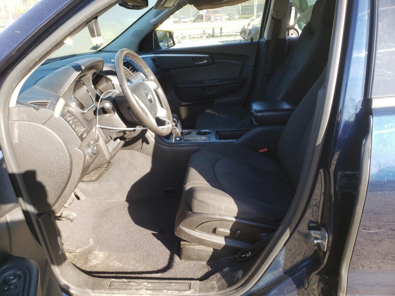 Photo 5 from auction – 2010 CHEVROLET TRAVERSE L with VIN 1GNLVFED3AS149965