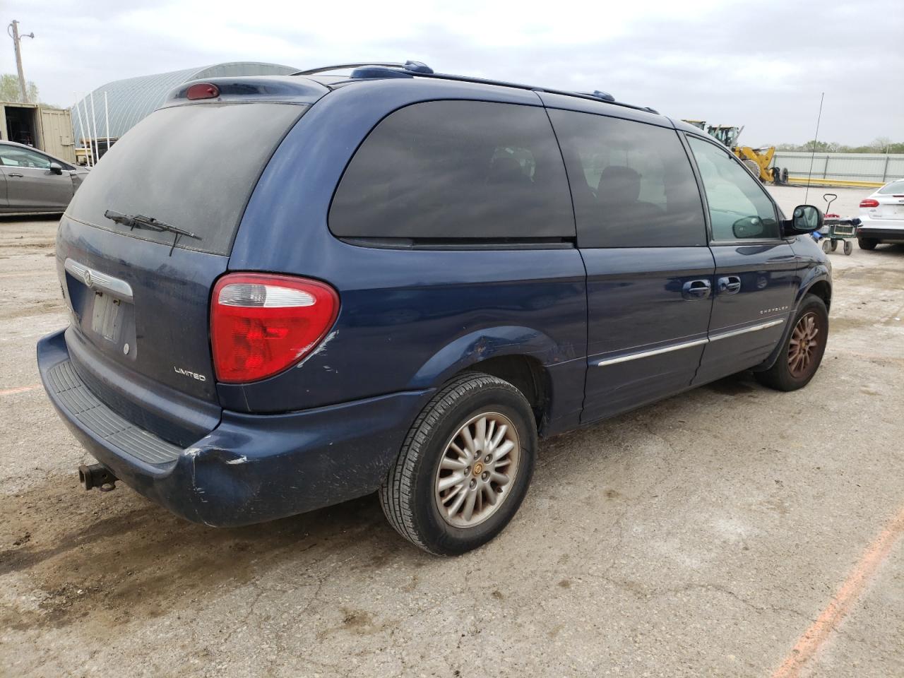 Photo 4 from auction – 2001 CHRYSLER TOWN AND C with VIN 2C8GP64LX1R383890