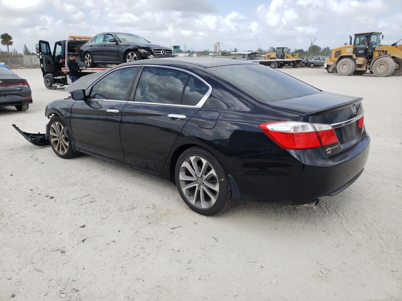Photo 3 from auction – 2014 HONDA ACCORD SPO with VIN 1HGCR2E53EA182850