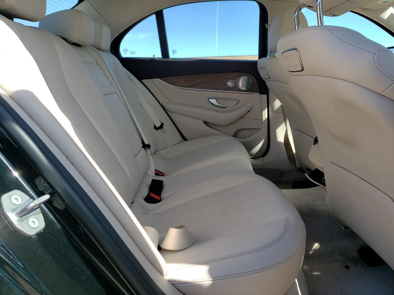 Photo 6 from auction – 2018 MERCEDES-BENZ E 300 with VIN WDDZF4JB7JA392781