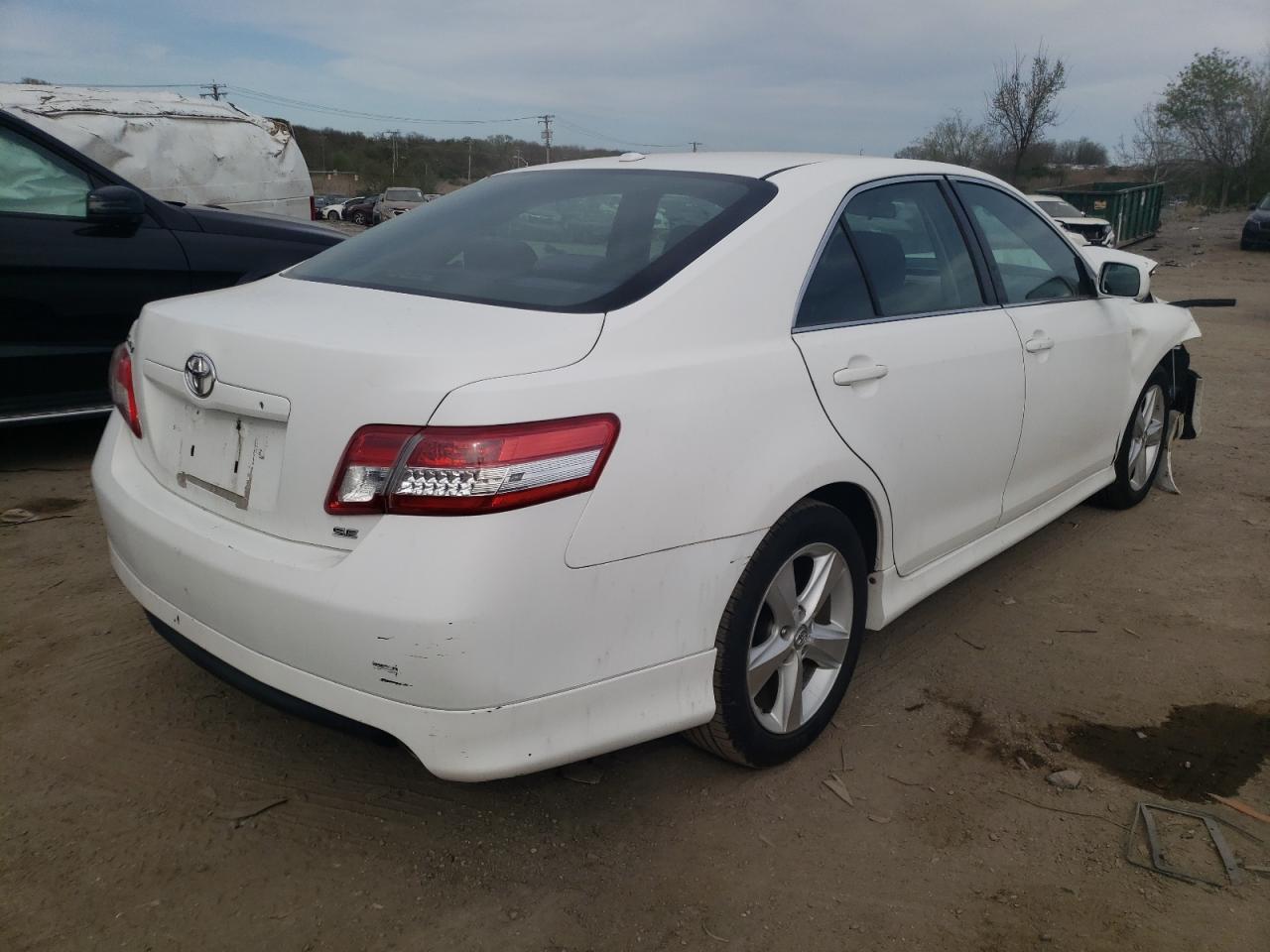 Photo 4 from auction – 2011 TOYOTA CAMRY BASE with VIN 4T1BF3EKXBU588077