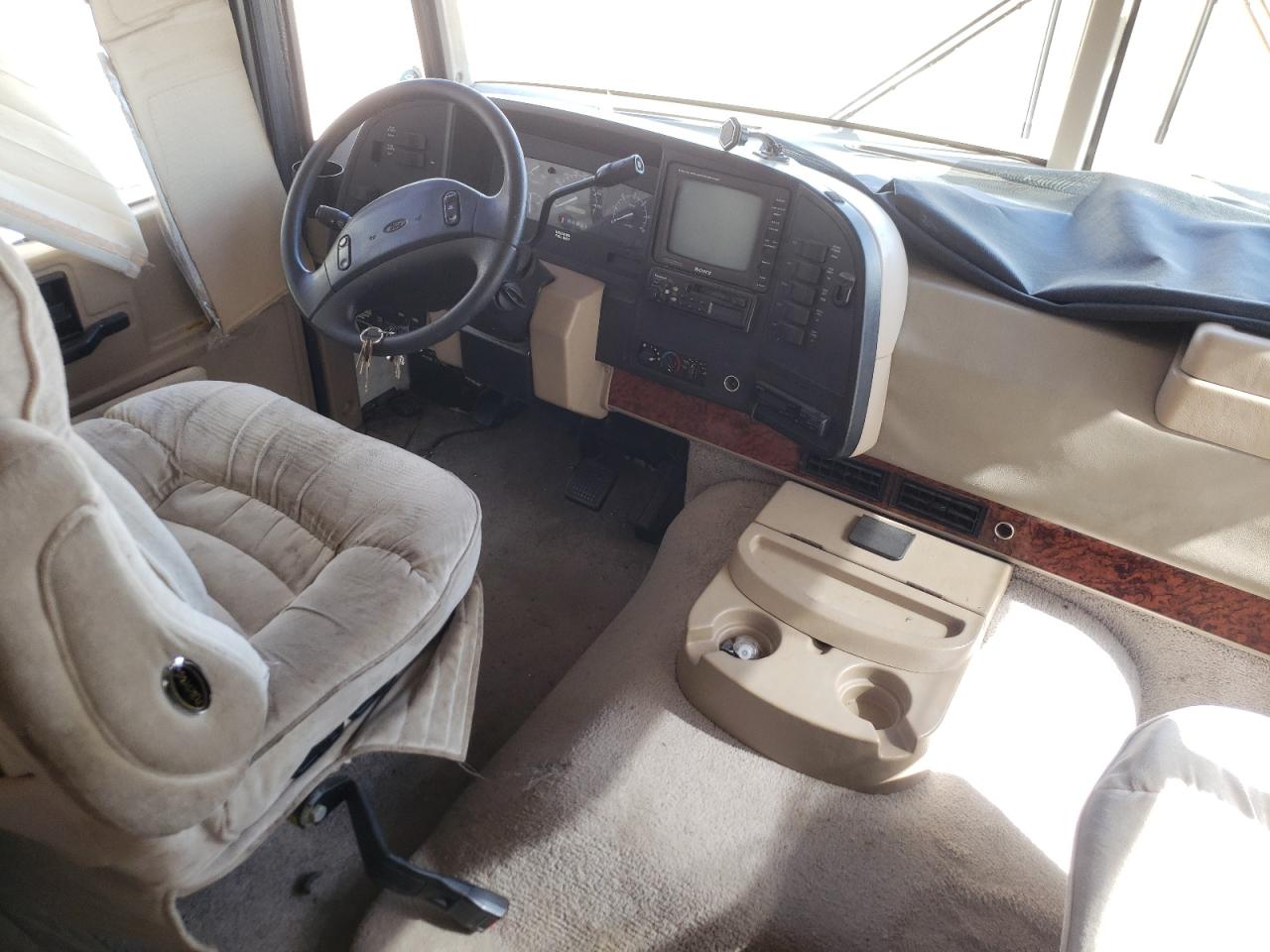 Photo 5 from auction – 1998 WINNEBAGO CHIEFTAIN with VIN 3FCMF53G2VJA24585