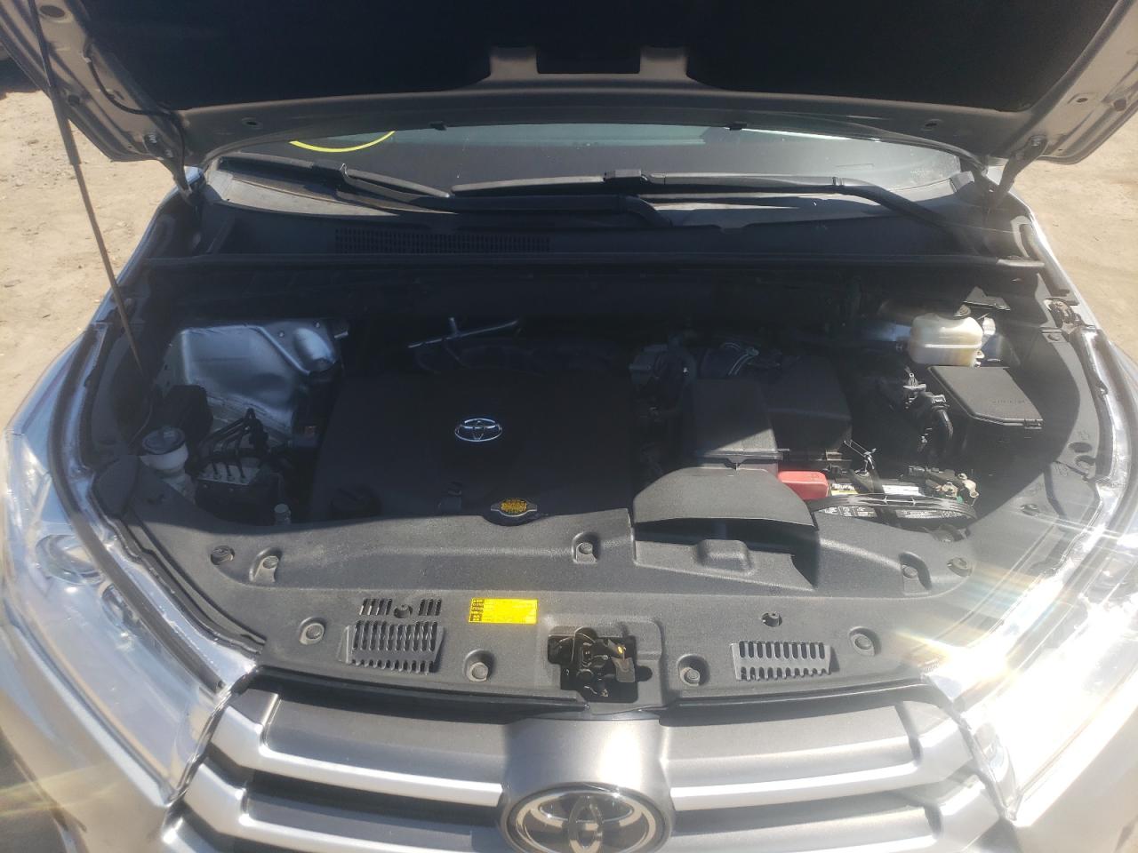 Photo 7 from auction – 2017 TOYOTA HIGHLANDER with VIN 5TDJZRFH3HS425863