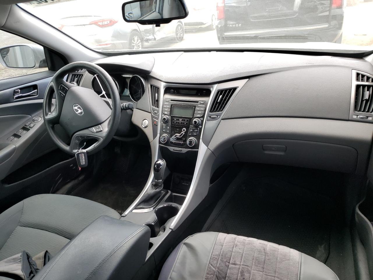Photo 9 from auction – 2013 HYUNDAI SONATA HYB with VIN KMHEC4A44DA084907