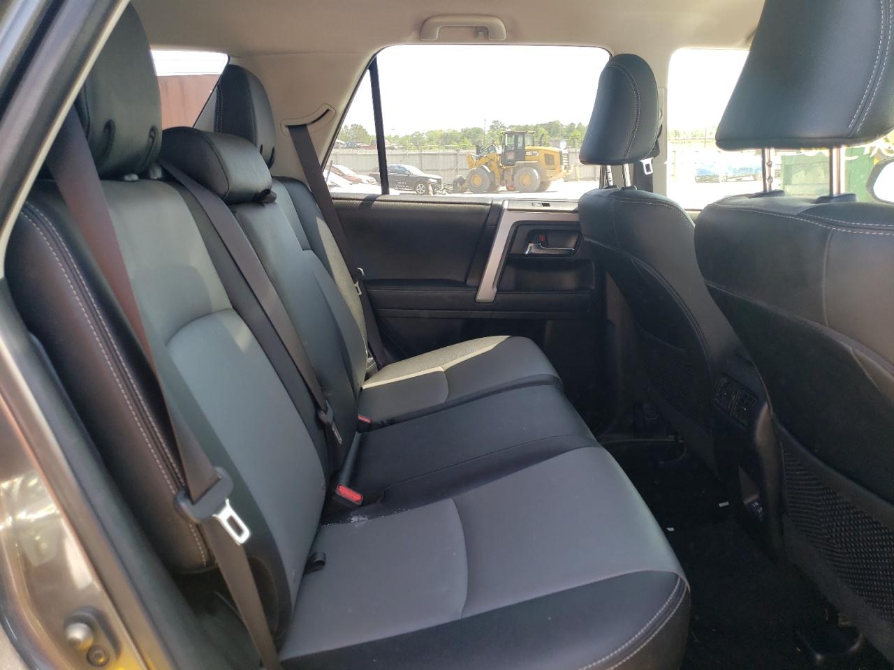 Photo 6 from auction – 2020 TOYOTA 4RUNNER SR with VIN JTEZU5JR0L5220361