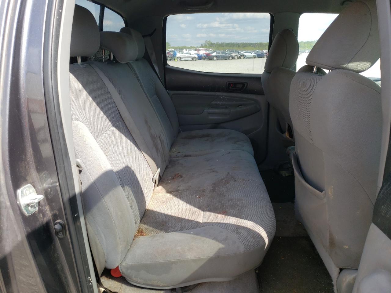 Photo 6 from auction – 2011 TOYOTA TACOMA DOU with VIN 5TFLU4EN7BX014954