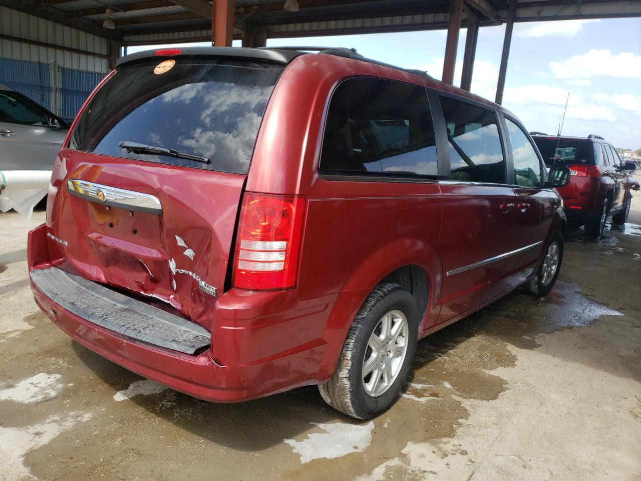 Photo 4 from auction – 2010 CHRYSLER TOWN & COU with VIN 2A4RR5D13AR494711
