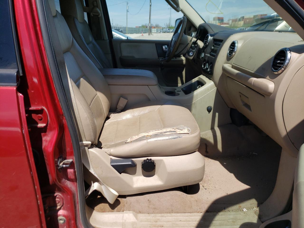 Photo 5 from auction – 2004 FORD EXPEDITION with VIN 1FMPU16L84LA72641