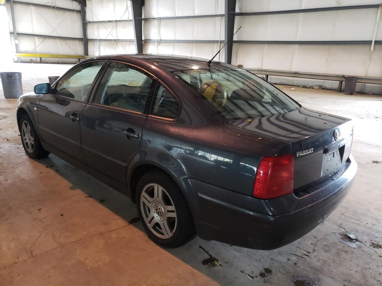 Photo 3 from auction – 2000 VOLKSWAGEN PASSAT GLX with VIN WVWUH23B1YE378409