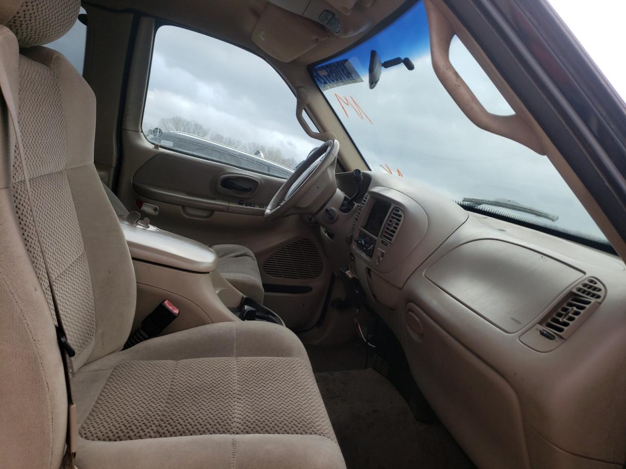 Photo 5 from auction – 2002 FORD F150 with VIN 1FTRX18L72NA76957