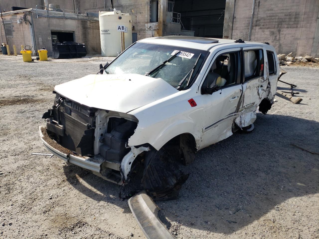 Photo 2 from auction – 2014 HONDA PILOT TOUR with VIN 5FNYF4H92EB002109