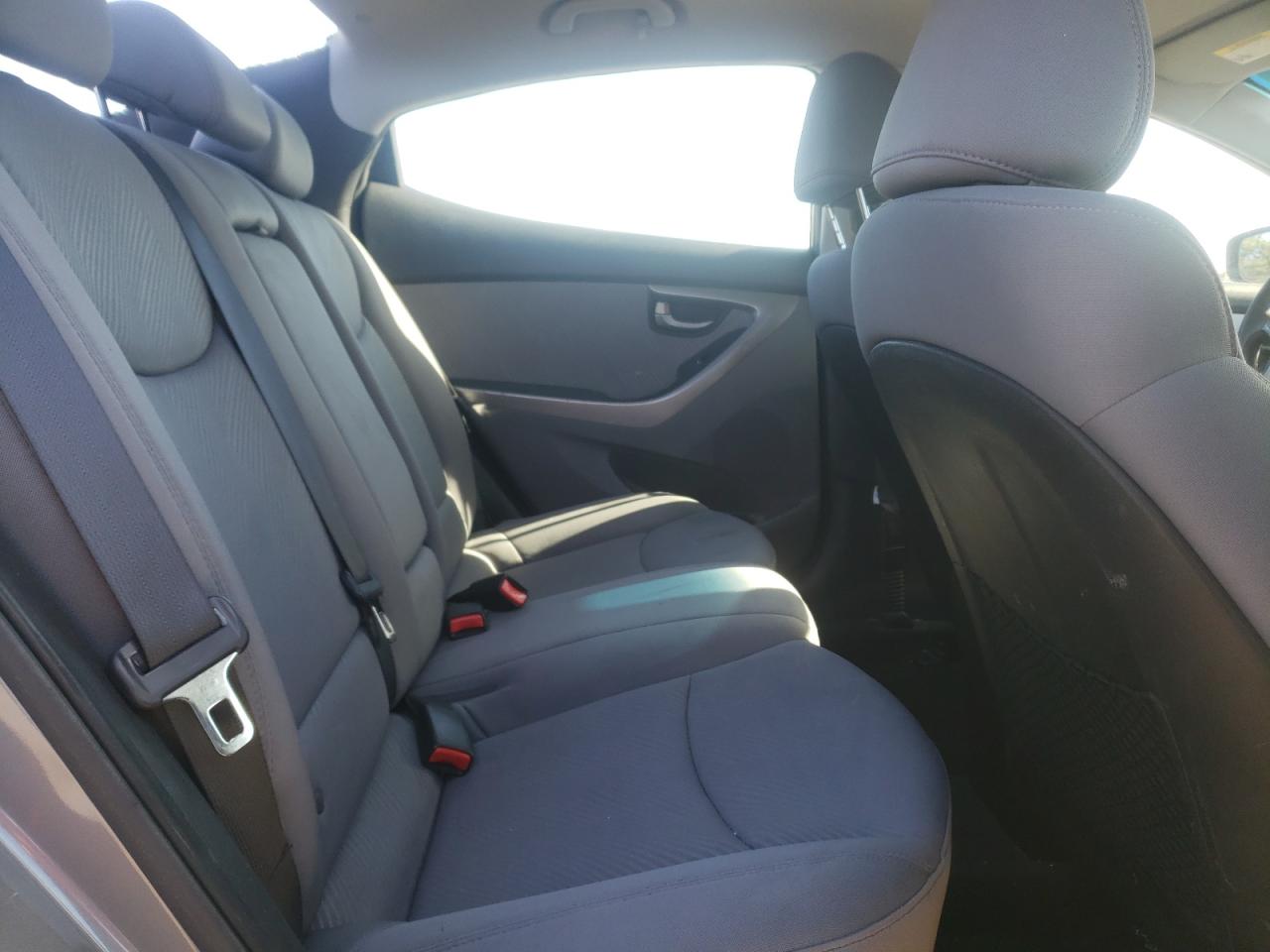 Photo 6 from auction – 2012 HYUNDAI ELANTRA with VIN 5NPDH4AE2CH141901