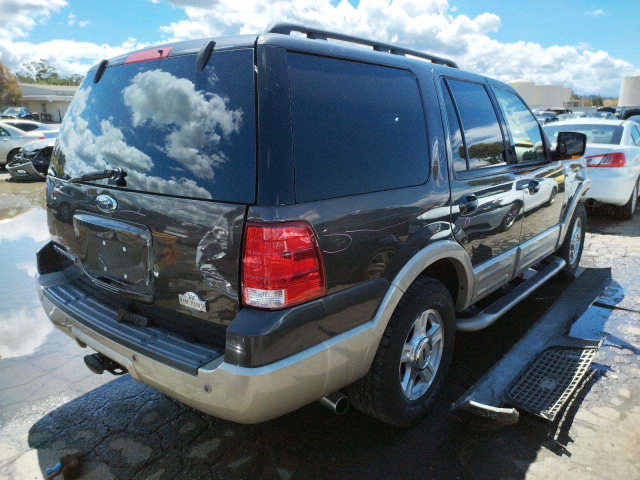 Photo 4 from auction – 2006 FORD EXPEDITION with VIN 1FMFU18556LA11485